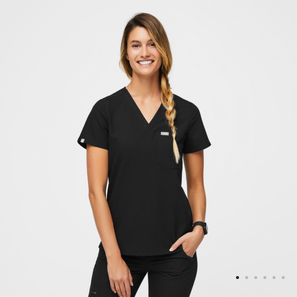 Figs- Catarina one pocket scrub top